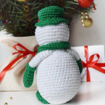 Crochet snowman amigurumi pattern