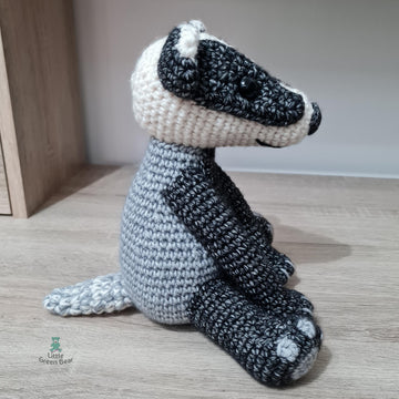 Barrold the Badger - US Terminology - Amigurumi