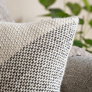 Diametro Throw Pillow