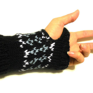 Simple Isles: Fingerless Glove with Fair Isle