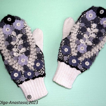 Finger mittens with Irish lace