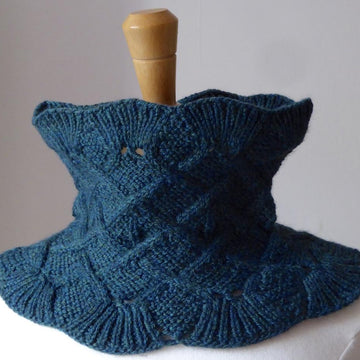 Anglebury Cowl