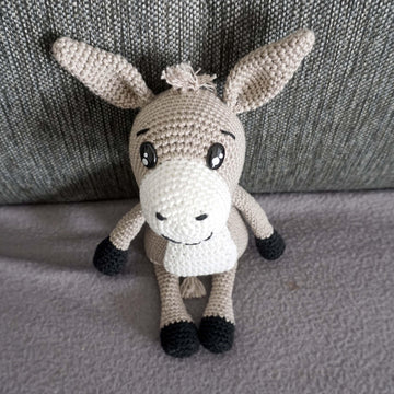 Crochet Pattern for the Pretty Donkey Valentin!