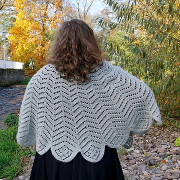 Featherly capelet