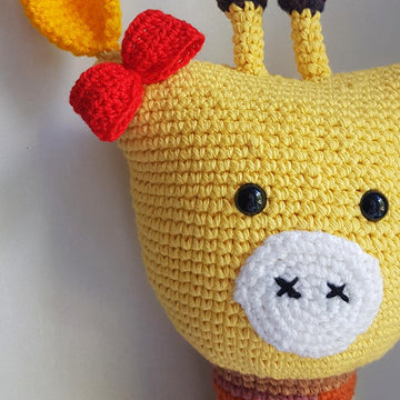 Scrap yarn giraffe