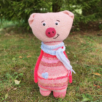 Scrap yarn Pig