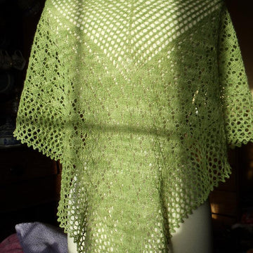Lili Wen Fach - Snowdrop Shawl