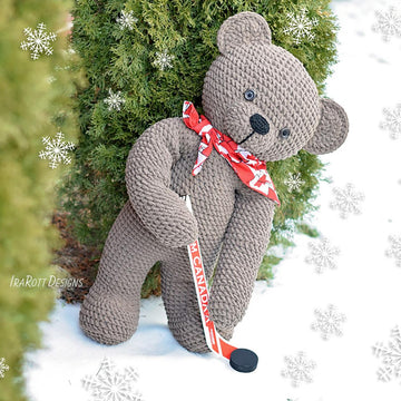 John the Canadian Bear Amigurumi