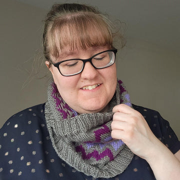 Contrast Chevron Cowl
