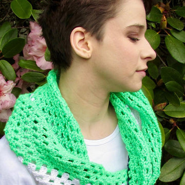 Bold & Beautiful Twisted Cowl