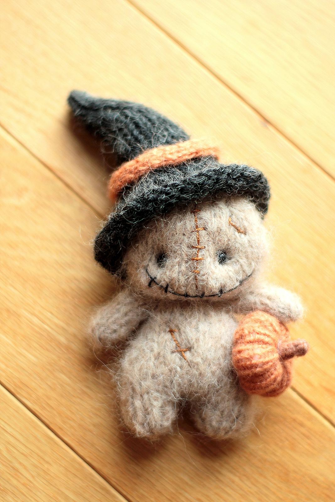 Halloween Witch Doll Knitting Pattern, Knitted stuffed spooky monster PDF