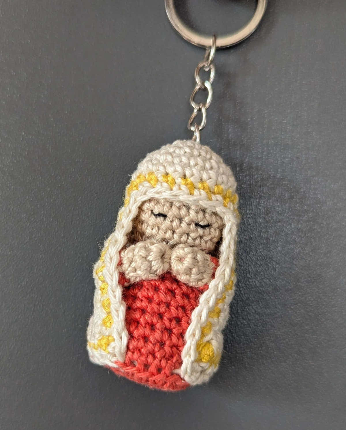 Virgin Mary Keychain English-US