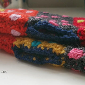 Handy Polka Dots Mitts !
