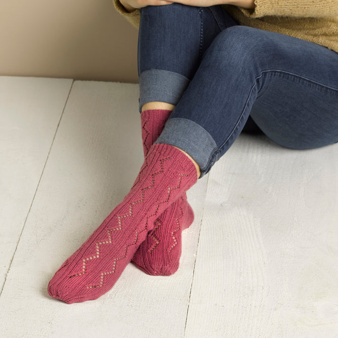 895 Relevations - Socks Knitting Pattern for Women in Valley Yarns Huntington