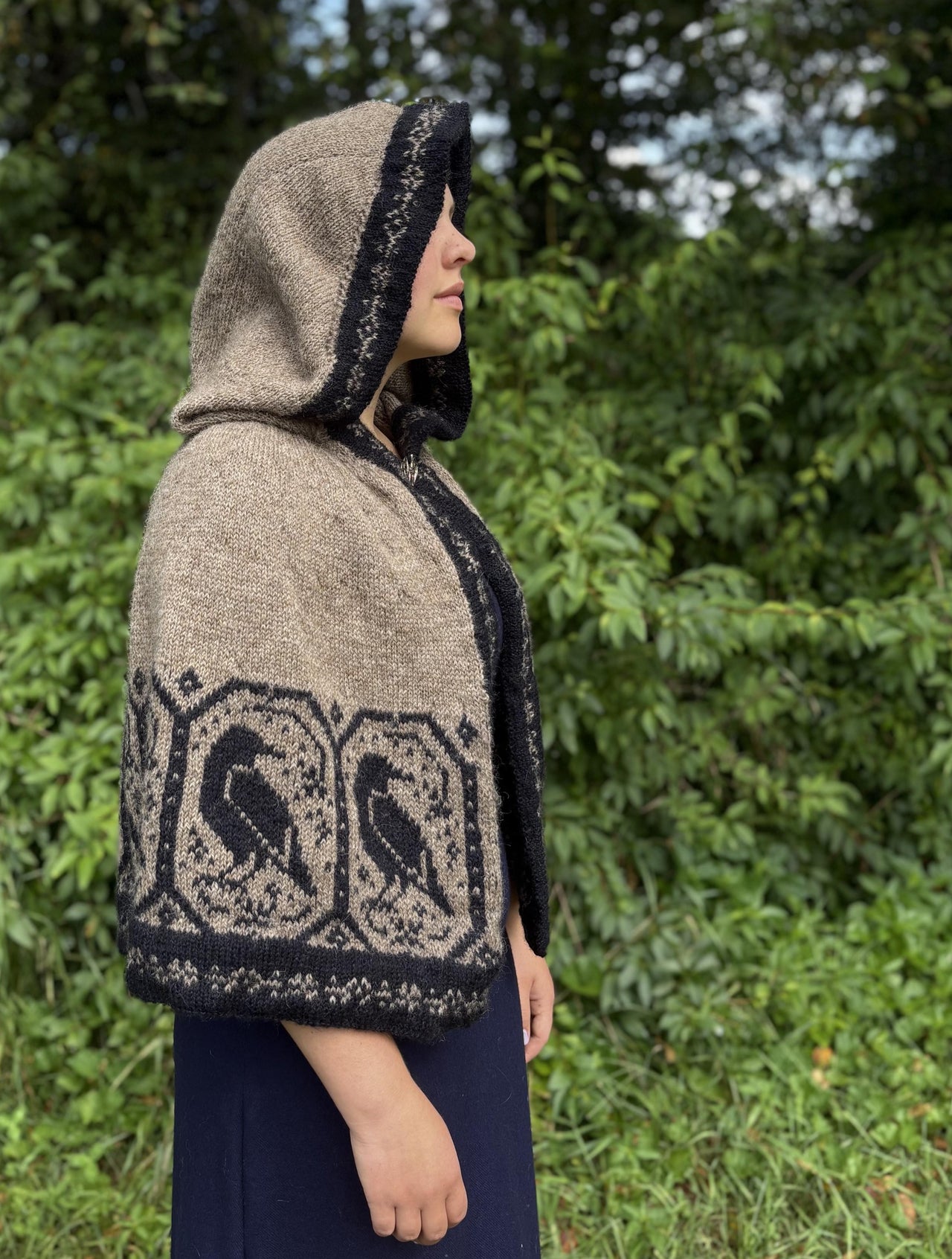 Corby Weemin I DK hooded cape