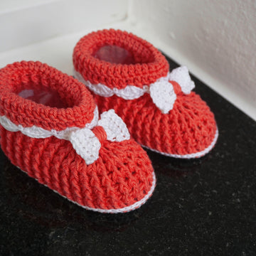 Häkelanleitung Babyschühchen mit Schleife