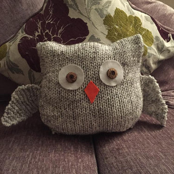 Obi The Owl Cushion Knitting Pattern.