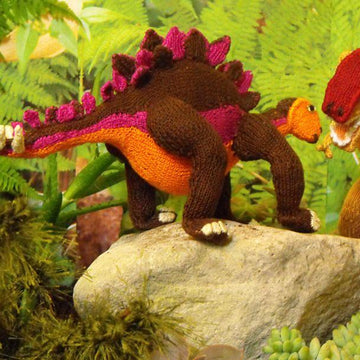 Steve the Stegosaurus toy knitting pattern