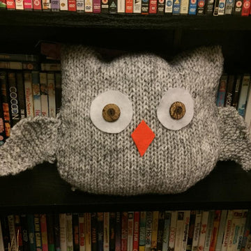 Obi The Owl Cushion Knitting Pattern.
