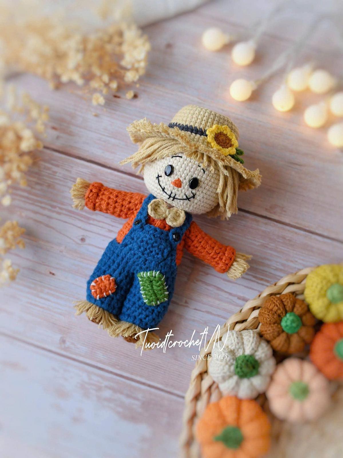 Scarecrow Couple