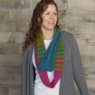 Cafe in New York Infinity Scarf
