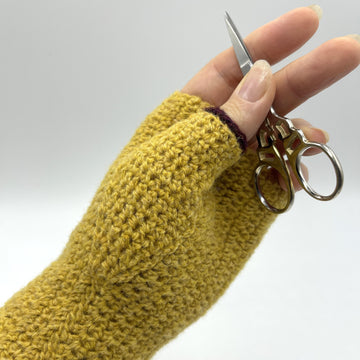 Loch Maree Fingerless Mitts Crochet Pattern (GB Terms)