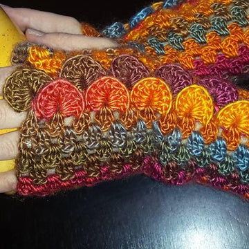Dragon Scale Stripe Mitts