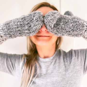 KOSE mittens
