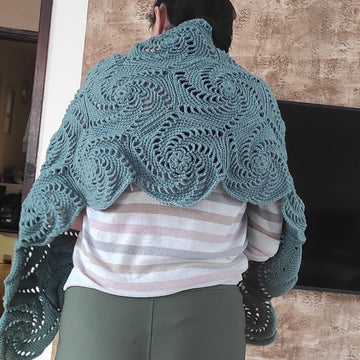 Spiral hexagon pocket scarf