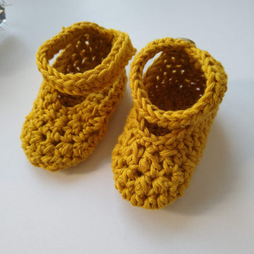 Lottie Easy Crochet Baby Shoes