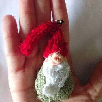 Gnome knit postal