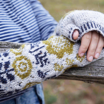 Nordic Flowers Mitts