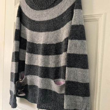 Sweater THREE - Circular