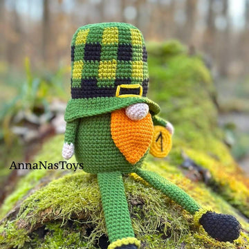 St Patrick gnome with legs