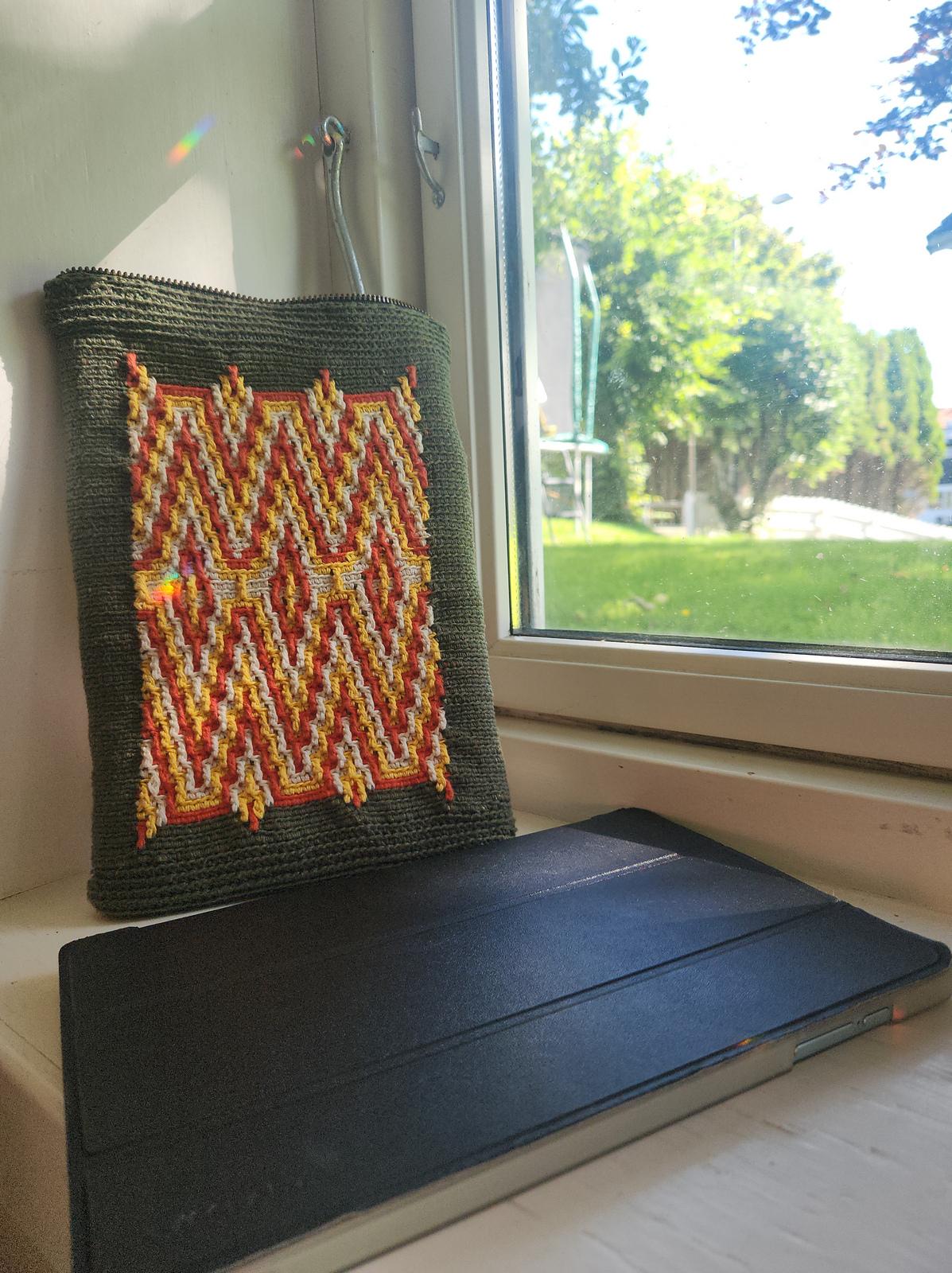 Reflection Tablet Bag