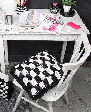 Graphic Cushion in Hoooked RibbonXL - Downloadable PDF