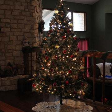 Cranberry Pineapple Christmas Tree Skirt