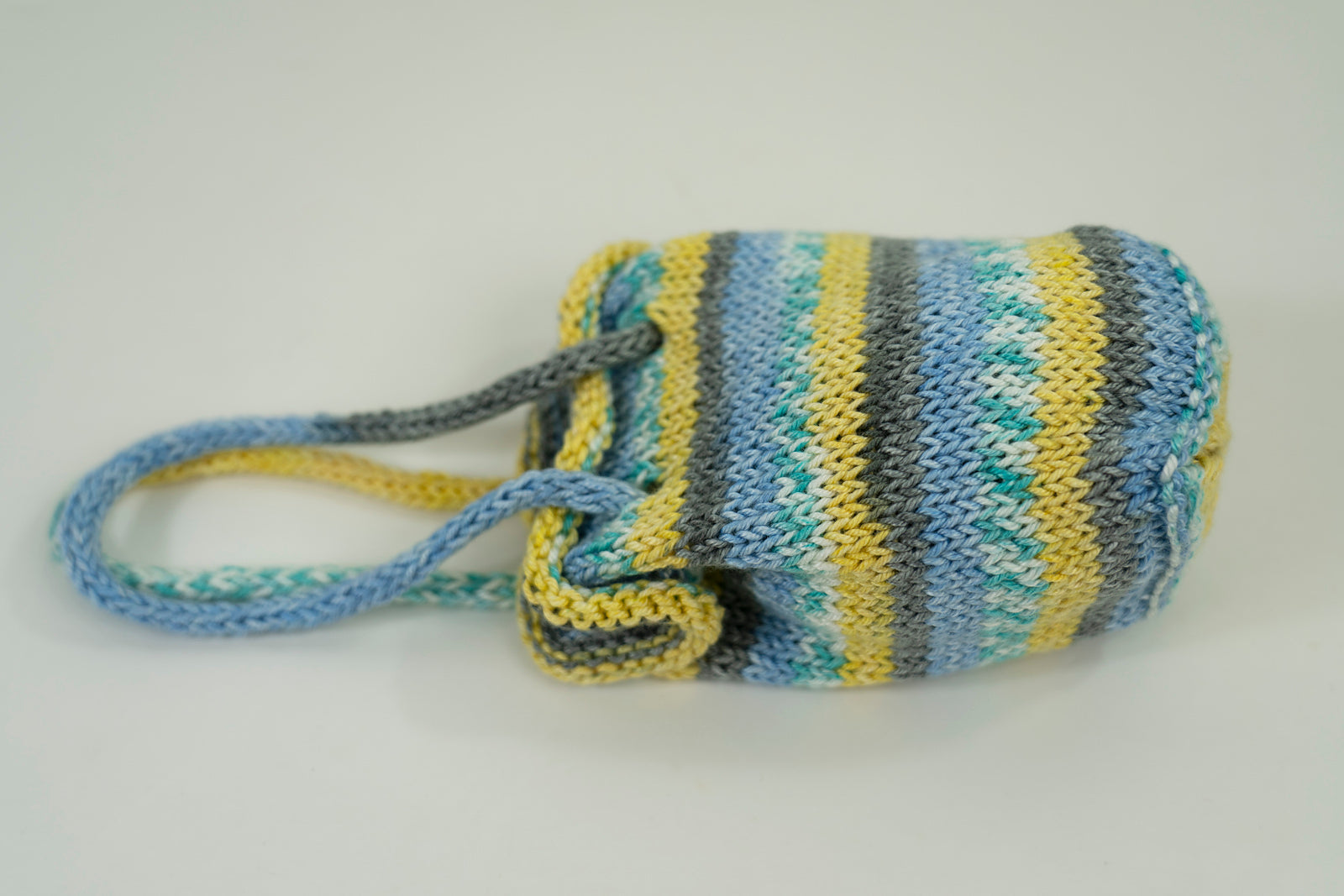 Lighthouse Pouch in Cascade Yarns North Shore Prints - DK407 - Downloadable PDF