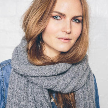 Unisex textured scarf
