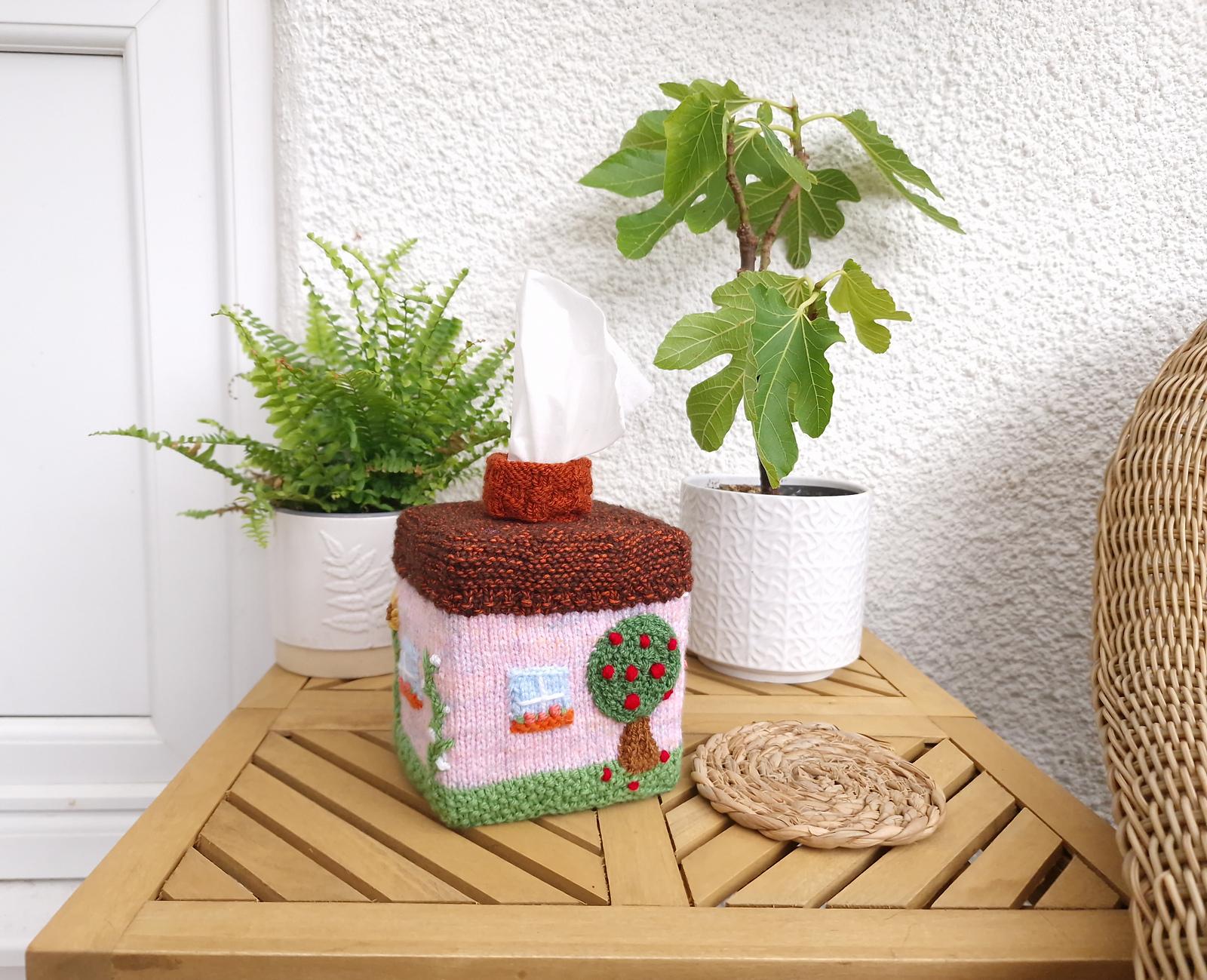 Cosy Cottage Tissue Box Cover