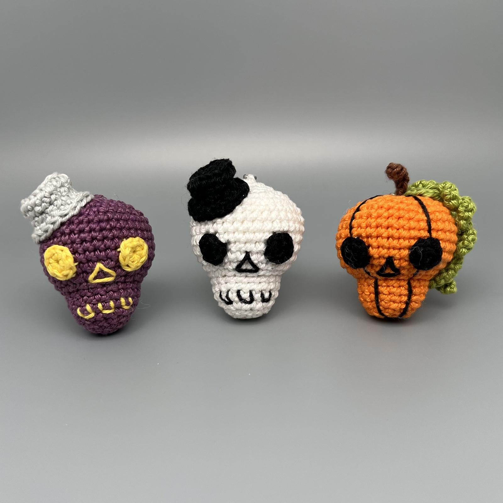 Halloween Skulls - crochet Keychains