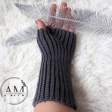 3D cables knit-look gloves