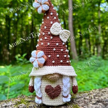 Gnome with cotton (girl)