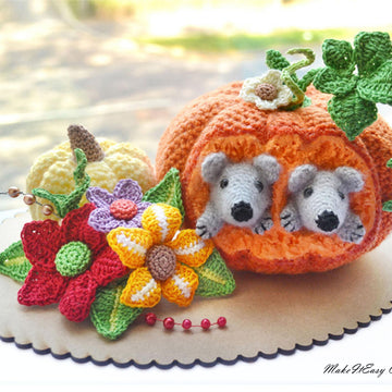 Crochet pumpkin and mice. Harvest ornament. Farmhouse decor