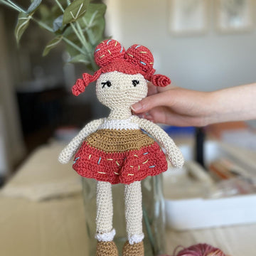 Dessert girl (amigurumi doll)
