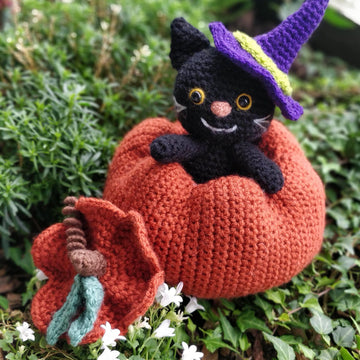 Kit Cat the Halloween Cat with Pumpkin