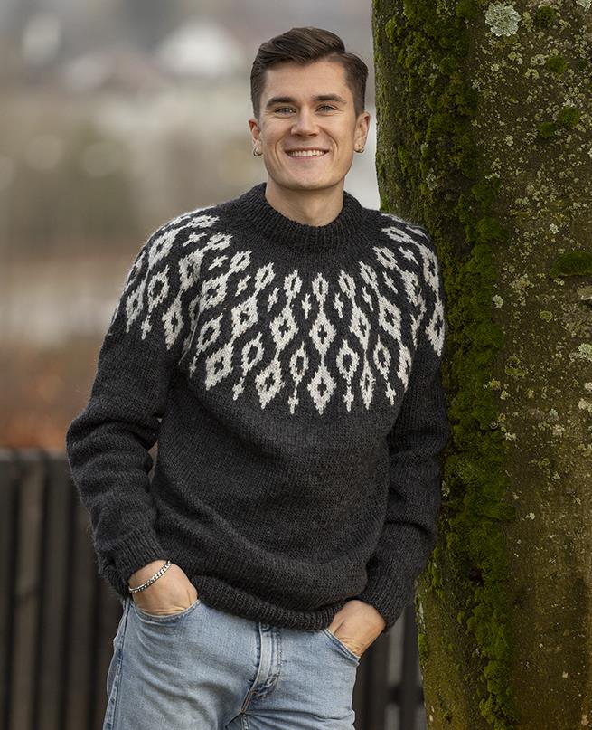Runde Sweater In Black in Viking Garn Viking Wool - Downloadable PDF