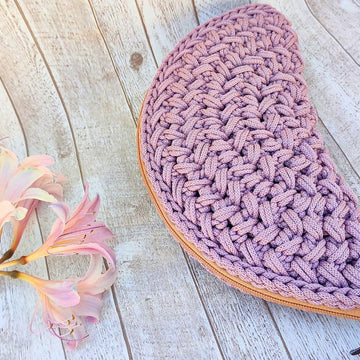 One-Piece Half Moon Clutch | Seamless Crochet Bag Pattern