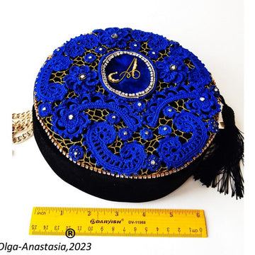 Evening bag round with Irish crochet lace