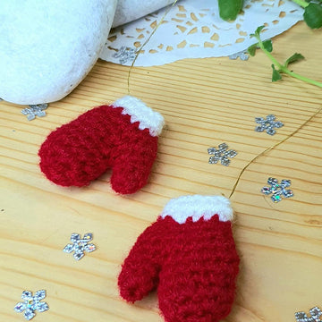 Mini Christmas mittens tree ornament